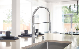 Sleek, Chrome Kitchen Sink Faucet